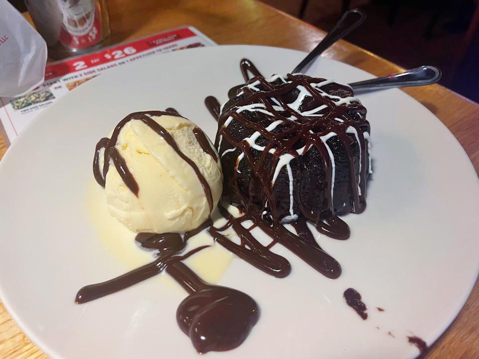 applebees lava cake