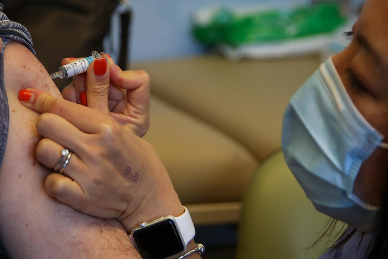 LONDON, UNITED KINGDOM - 2022/01/26: A NHS staff member administers flu jab to a man at a doctor's surgery. (Photo by Dinendra Haria/SOPA Images/LightRocket via Getty Images)