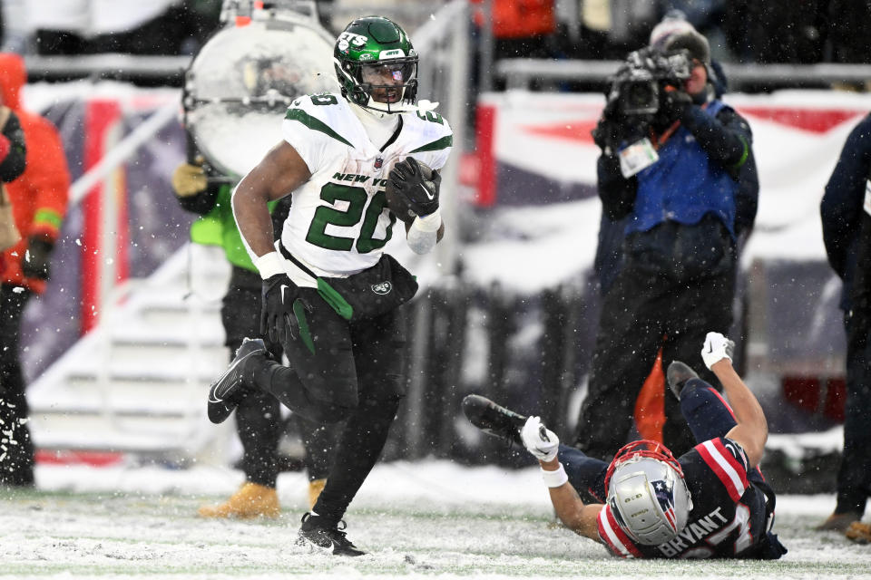 Jan 7, 2024; Foxborough, Massachusetts, USA; New York Jets running back Breece Hall (20) runs for a touchdown against the New England Patriots during the second half at Gillette Stadium. Mandatory Credit: Brian Fluharty-USA TODAY Sports