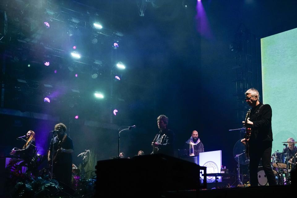 Noel Gallagher's High Flying Birds durante su concierto en el festival Corona Capital en la Ciudad de México, el domingo 19 de noviembre de 2023. (Foto AP/Aurea Del Rosario)