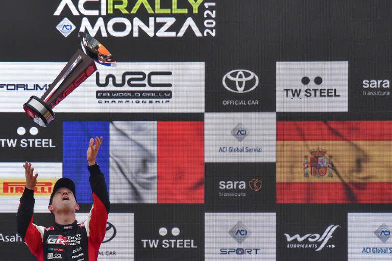 Sebastien Ogier juega con el trofeo en Monza; otro título del mundo para el francés