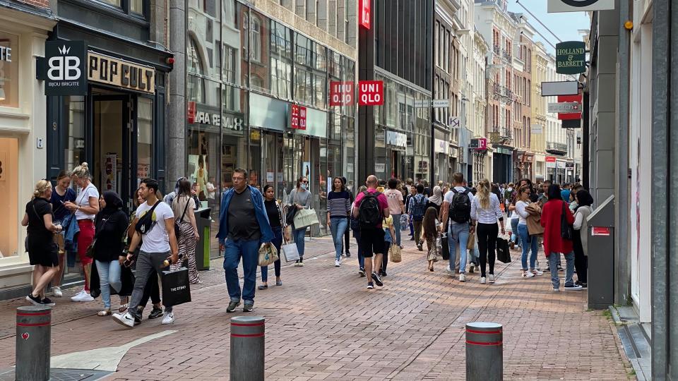 AMSTERDAM, NETHERLANDS - JUNE 26: A general view from city center after the 4th phase of the normalization in the novel coronavirus (Covid-19) pandemic, in which the mask obligation in closed areas was removed, has started as of today, in Amsterdam, Netherlands on June 26, 2021. (Photo by Abdullah Asiran/Anadolu Agency via Getty Images)