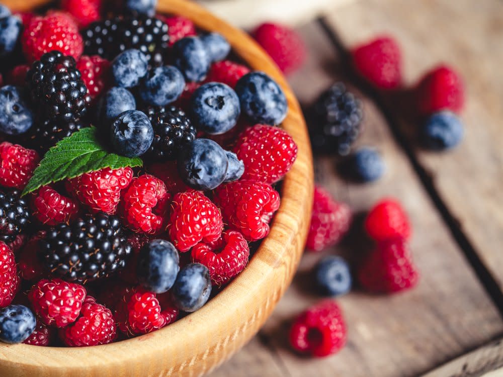 Beeren schmecken nicht nur gut, sie können auch die Herzgesundheit fördern. (Bild: Risen20019/Shutterstock)