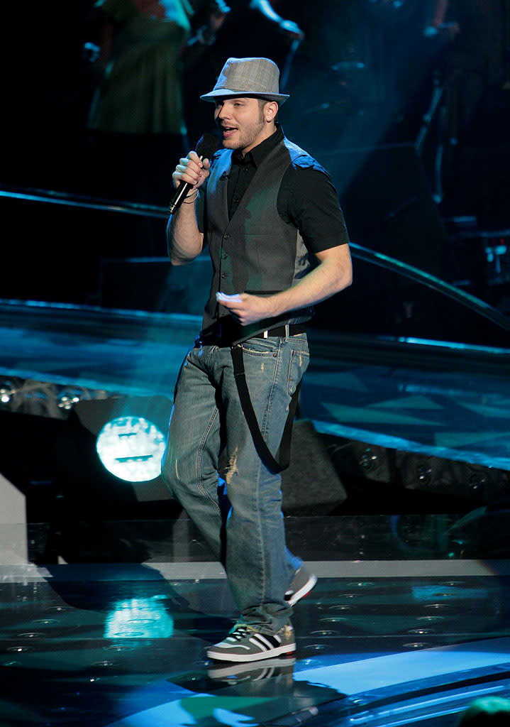 Chris Richardson performs as one of the top 9 contestants on the 6th season of American Idol.