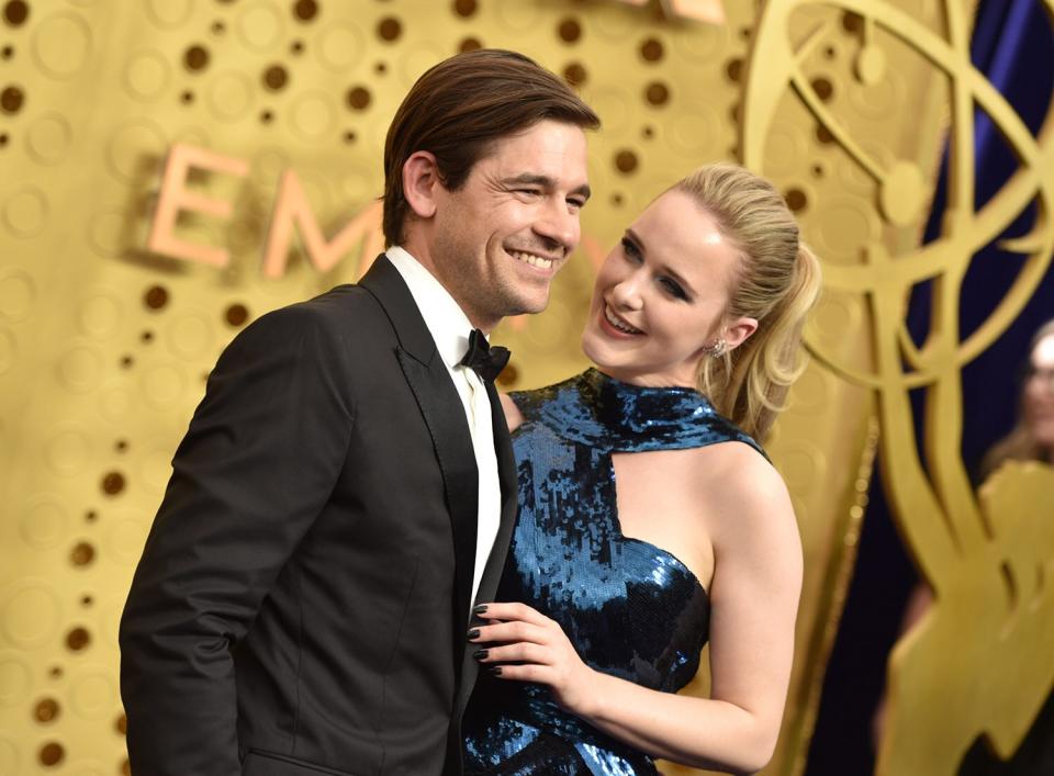 LOS ANGELES, CALIFORNIA - SEPTEMBER 22: Jason Ralph (L) and Rachel Brosnahan attend the 71st Emmy Awards at Microsoft Theater on September 22, 2019 in Los Angeles, California. (Photo by John Shearer/Getty Images)