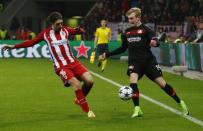 Football Soccer - Bayer Leverkusen v Atletico Madrid - UEFA Champions League Round of 16 First Leg - BayArena, Leverkusen, Germany - 21/2/17 Bayer Leverkusen's Julian Brandt in action with Atletico Madrid's Sime Vrsaljko Reuters / Wolfgang Rattay Livepic