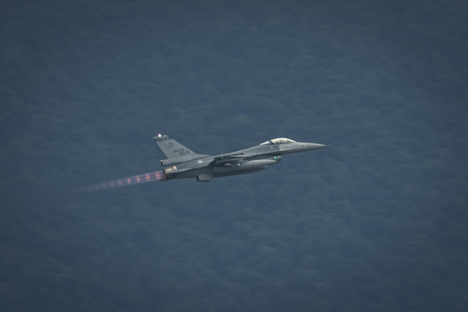 空軍司令部19日表示，花蓮基地一架F-16AM型戰機上午執行試飛任務，起飛後因起落架指示燈異常，經飛行官依技令處置後平安落地。（示意圖／Getty Images）