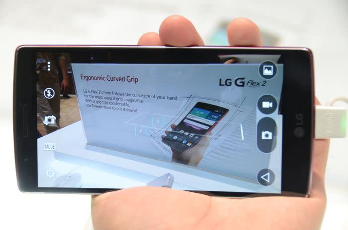 MWC現場直擊LG G Flex 2 體積變小魅力不減