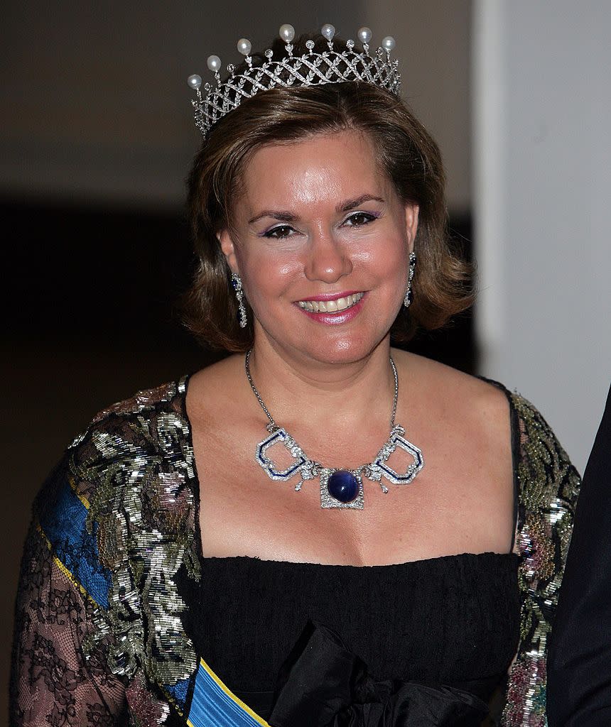 <p>Maria Teresa, Großherzogin von Luxemburg, vertritt zwar ein kleines Land, ihre Tiara muss sich jedoch nicht von denen der anderen europäischen Herrscher verstecken. (Foto: Getty) </p>