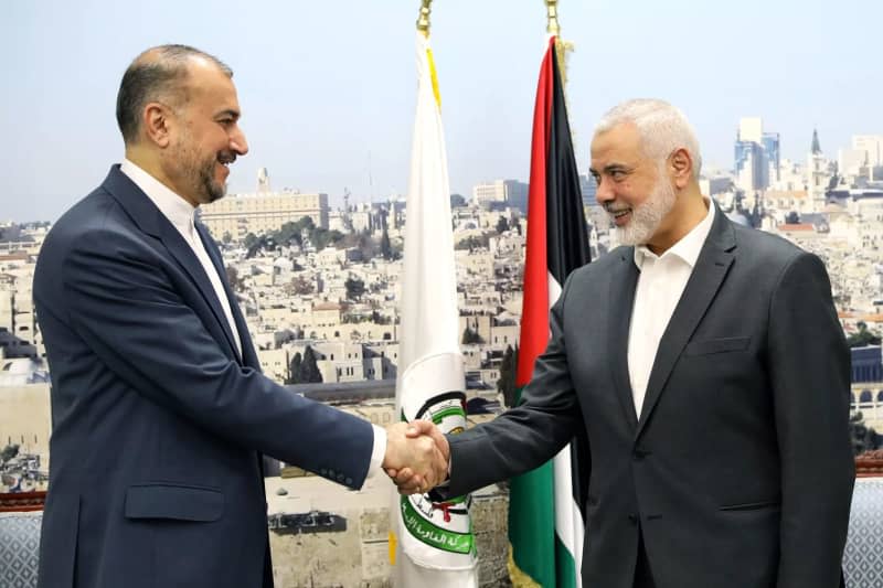 Iranian Foreign Minister Hossein Amir-Abdollahian (L) meets with Hamas political bureau chief Ismail Haniyeh in Doha. -/Iranian Foreign Ministry via ZUMA Press Wire/dpa