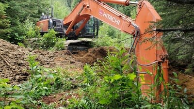 Image 2: Excavated test pit sampling underway (CNW Group/Defense Metals Corp.)