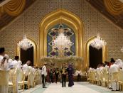 La boda se celebró en el palacio del monarca, el cual tiene 1,788 habitaciones con capacidad para albergar hasta 5,000 personas.REUTERS/Olivia Harris