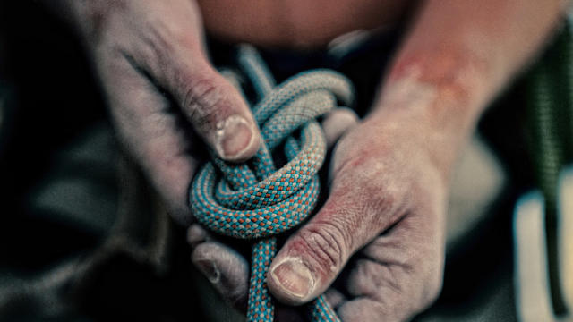 How to tie a figure 8 knot for climbing