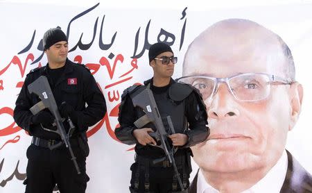 Police stand guard during a re-election campaign event of Tunisia's President Moncef Marzouki in Sidi Bouzid December 17, 2014. REUTERS/Zoubeir Souissi