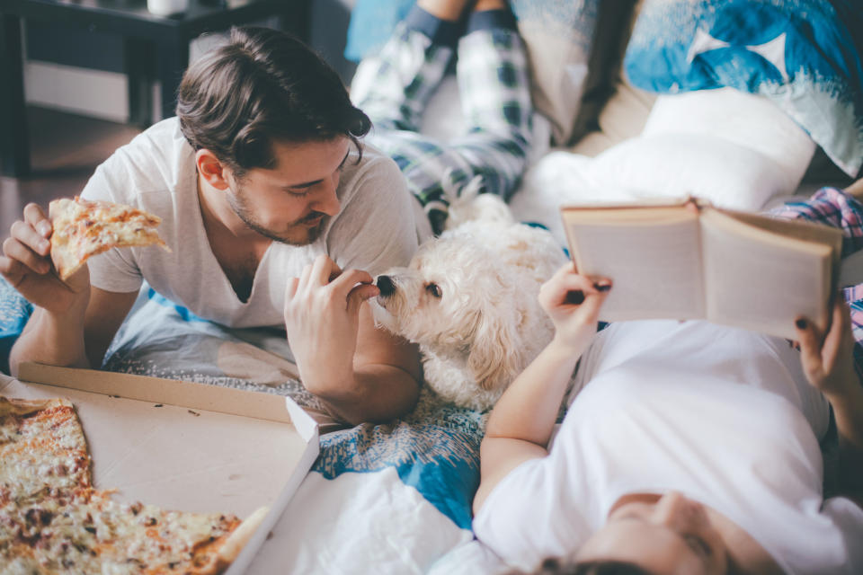 Gen Zers&nbsp;often prefer to order takeout and eat in the comfort of their own home rather than spend time eating in restaurants.&nbsp; (Photo: Pekic via Getty Images)