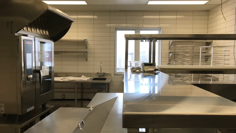 Restaurant closures in Iqaluit tea up new café for success