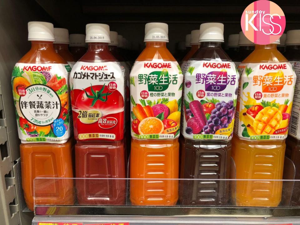 （左起）野菜生活伴餐蔬果汁、純正番茄汁、甘筍混合汁、提子混合汁、芒果混合汁