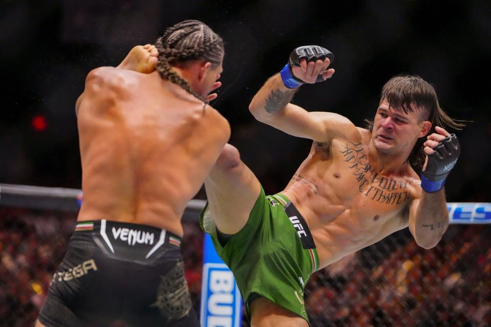 Sep 14, 2024; Las Vegas, Nevada, USA; Brian Ortega of the United States (red gloves) fights Diego Lopes of Brazil (blue bloves) during Riyadh Season Noche UFC 306 at The Sphere. Mandatory Credit: Stephen R. Sylvanie-Imagn Images