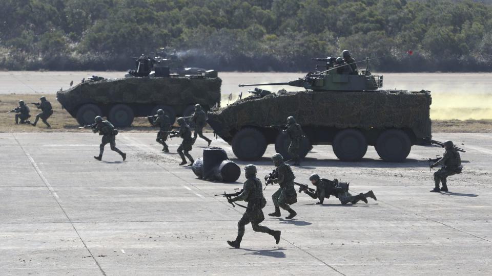 Soldiers take part in a military exercise in Hsinchu County, northern Taiwan, Tuesday, Jan. 19, 2021. (AP Photo/Chiang Ying-ying)