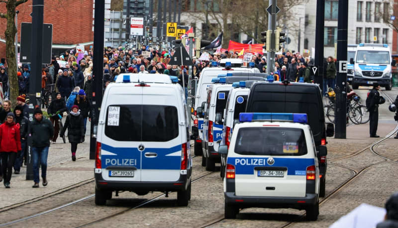 Police vehicles accompany a demonstration against right-wing extremism and the AfD through the city center. Thousands of people followed the call of the Bremen Alliance Against the Right to march from Bremen's Neustadt district to the final rally at the Domshof. With the demonstration, the participants want to set an example of resistance against right-wing extremist activities. Focke Strangmann/dpa