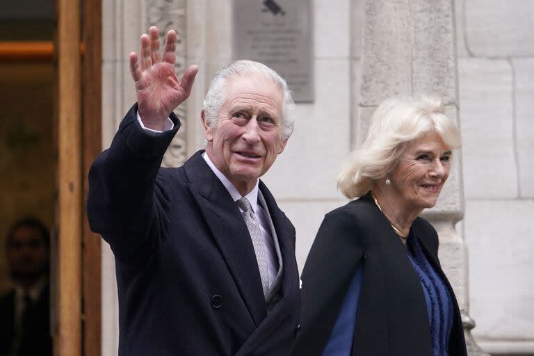 Carlos III y su mujer, Camilla, tras salir de la Clínica de Londres