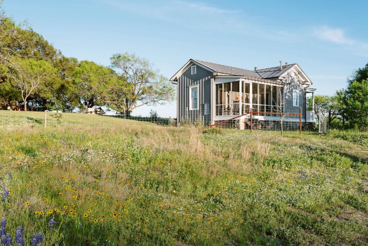 tiny texas farmhouse screen porch