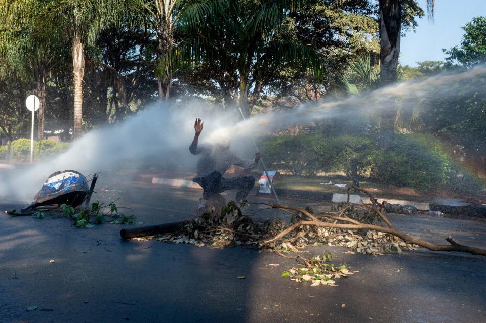 Post-election clashes in Zimbabwe turn deadly