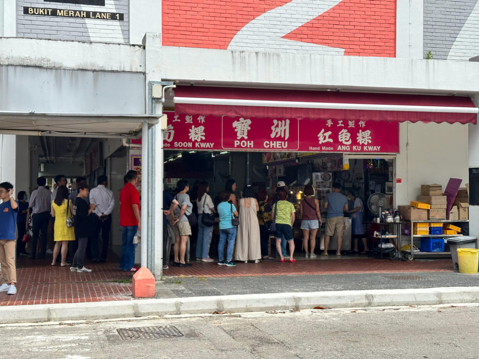 poh cheu soon kueh ang ku kueh - storefront