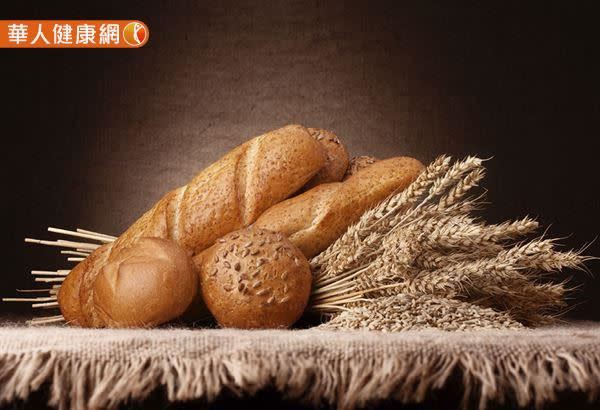 吐司、麵包類食物的GI值高，如果要吃麵包，建議選擇全麥麵包，或裸麥麵包等不易消化的低GI值麵包。