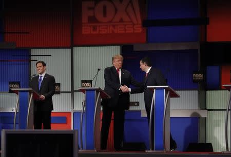 Republican U.S. presidential candidate businessman Donald Trump (C) shakes hands with Senator Ted Cruz as they stand beside Senator Marco Rubio (L) at the conclusion of the Fox Business Network Republican presidential candidates debate in North Charleston, South Carolina, January 14, 2016. REUTERS/Randall Hill