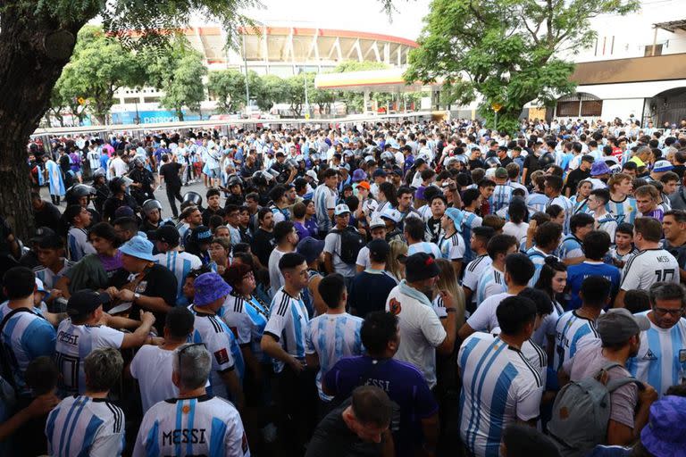 Los hinchas colmaron el estadio Monumental en marzo, en el primer amistoso tras el título Mundial