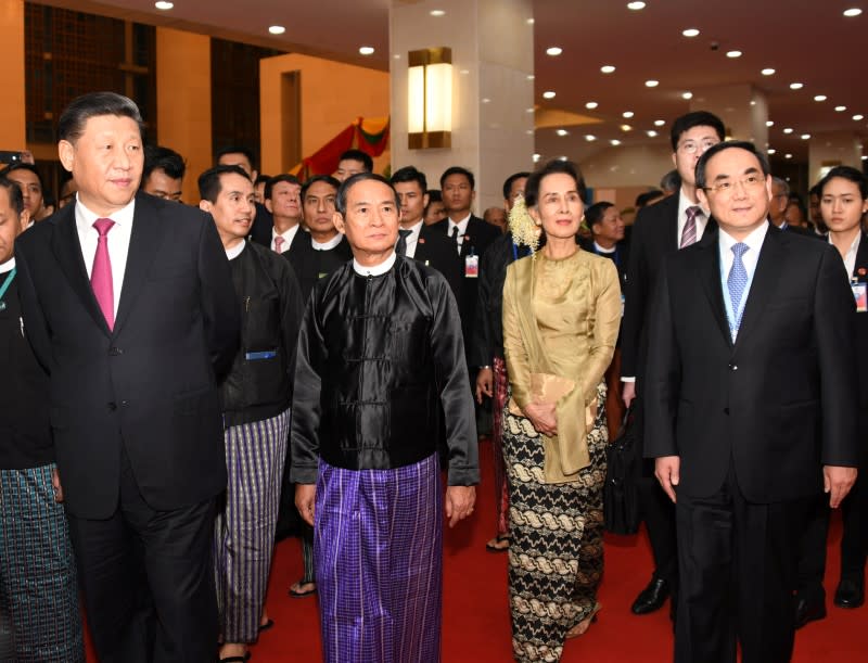 Chinese President Xi Jinping, Myanmar President Win Myint and Myanmar State Counsellor Aung San Suu Kyi attend a cermony marking Myanmar and China's 70th anniversary of diplomatic relations at in Naypyidaw