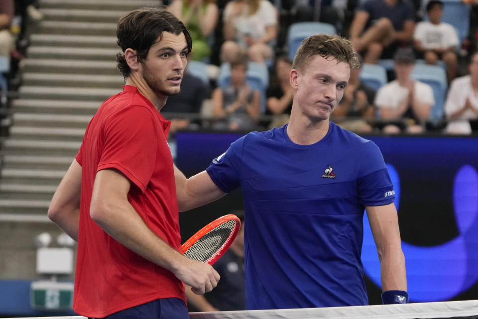 Jiri Lehecka of the Czech Republic, right, congratulates United States' Taylor Fritz following their Group C match at the United Cup tennis event in Sydney, Australia, Thursday, Dec. 29, 2022. (AP Photo/Mark Baker)
