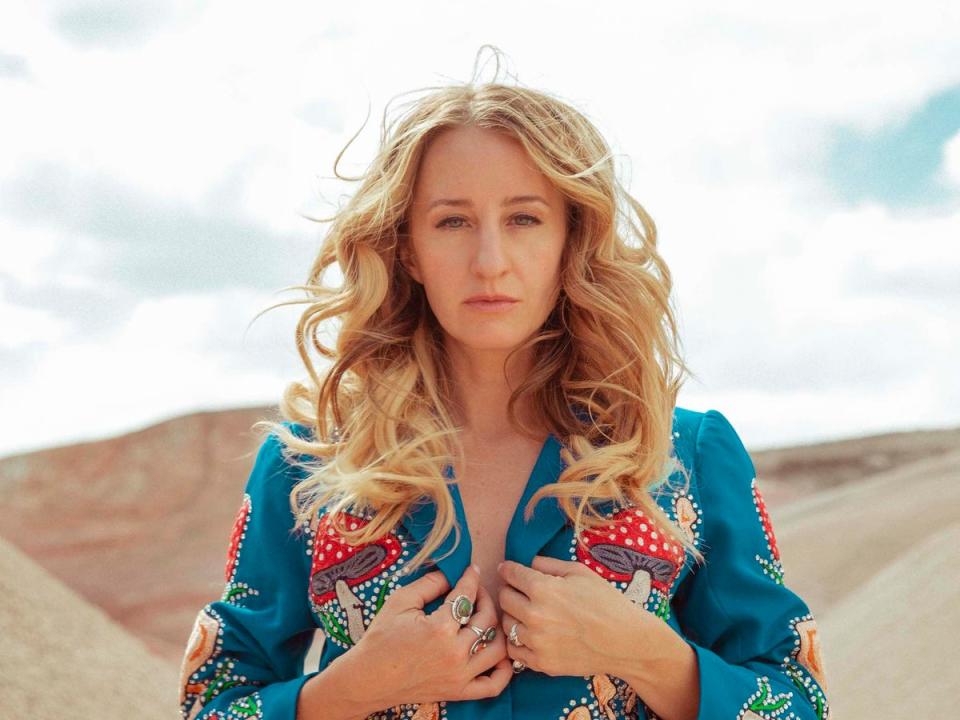 Margo Price (Alysse Gafkjen)