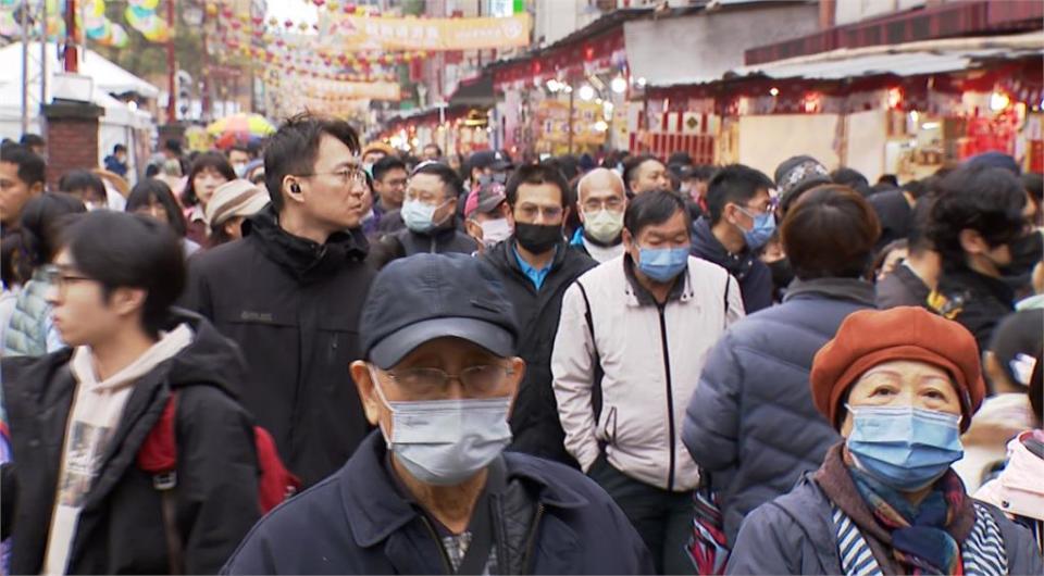 台北年貨大街迎首個週末人潮擠爆　試吃全面解禁！業者備貨增２～３成