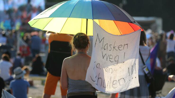 Die Demo in München musste abgebrochen werden, weil die Teilnehmer sich nicht an die Auflagen hielten. Foto: dpa