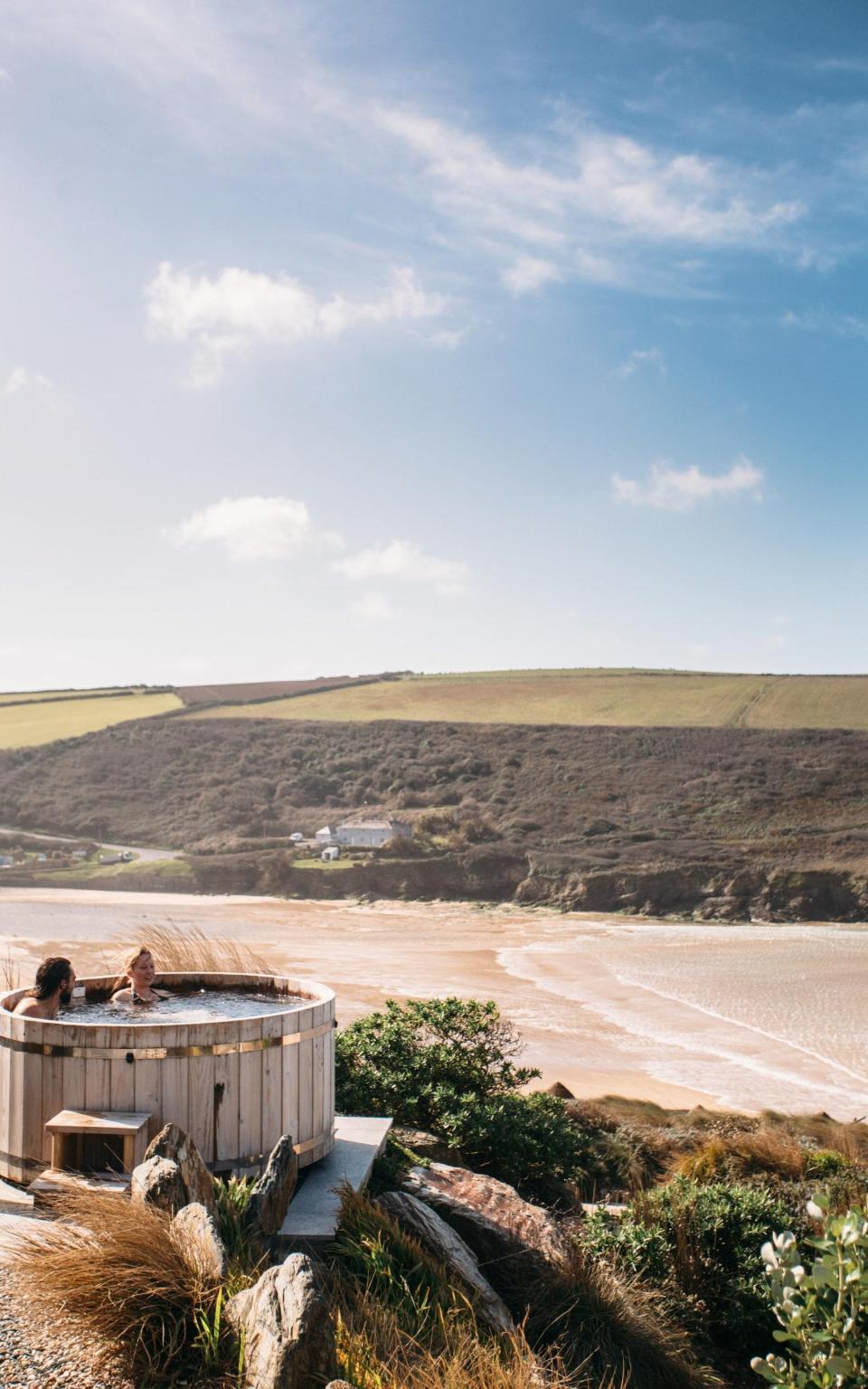 Hot tub overlooking beach in the sun