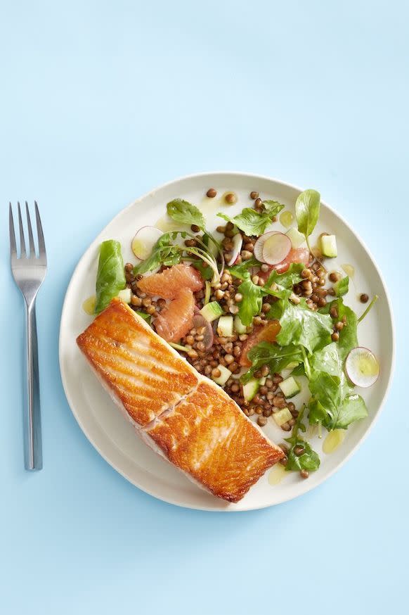 21) Salmon with Grapefruit and Lentil Salad