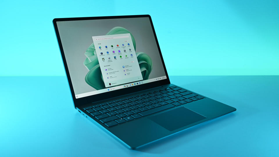 Microsoft Surface Laptop Go 3 in photos. 