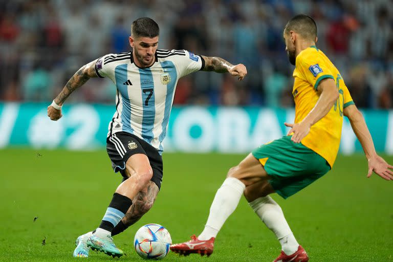 Rodrigo De Paul engancha ante la marca; el volante fue el más activo en el cotejo contra Australia