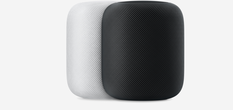 ▲蘋果HomePod共有黑與白兩款顏色，若使用兩顆還可ˋ構建成無線二聲道音響系統；單顆售價為台幣9,900元。（圖／翻攝蘋果官網）