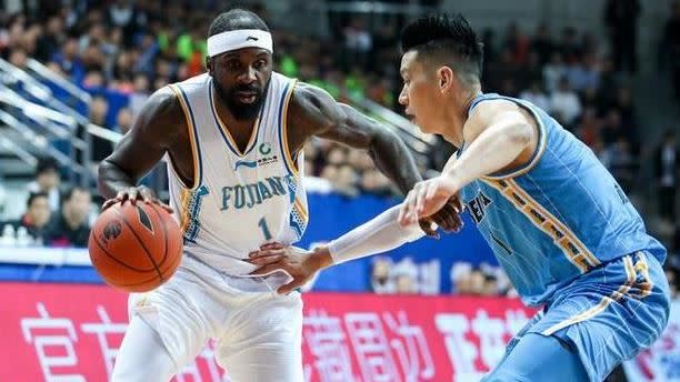 福建鱘潯興火速發表不續約聲明，切割球星Ty Lawson（左）。（圖／翻攝自微博）