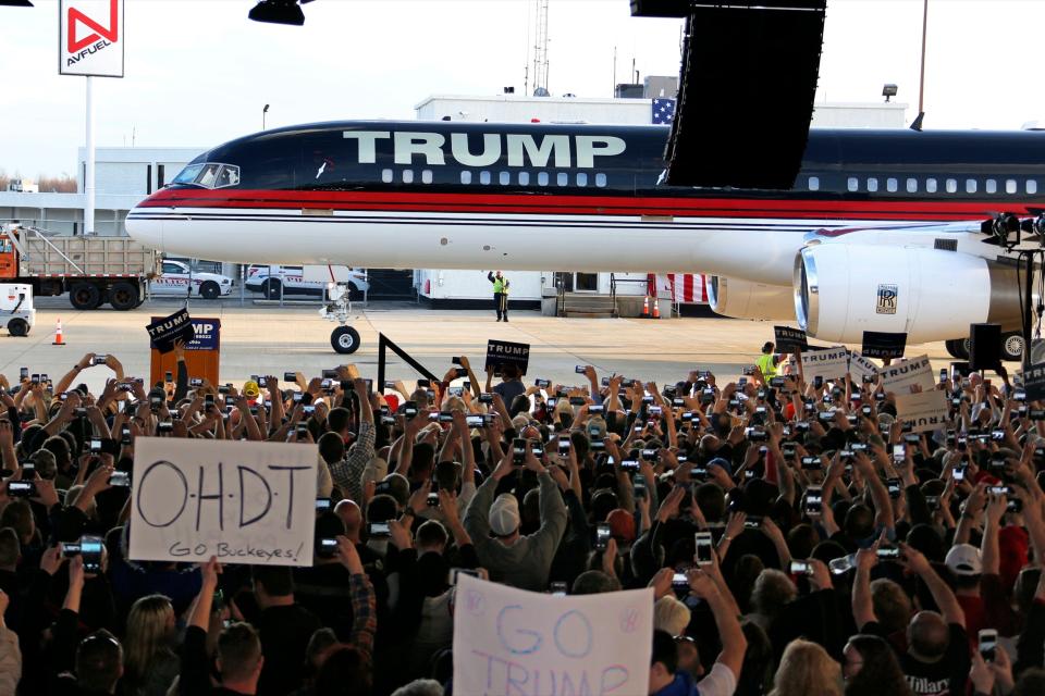 Trumps Boeing 757 ist regelmäßig bei Wahlkampfveranstaltungen zu sehen. - Copyright: Gene J. Puska/AP
