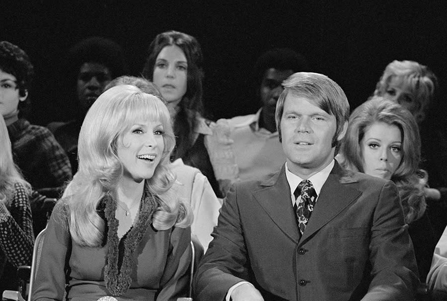 Barbara Eden and Glen Campbell on “The Glen Campbell Show” on Nov. 18, 1971.