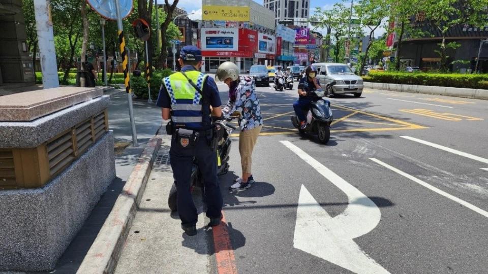 警方將推動「機車安全月」專案。(記者宋紹誠翻攝)