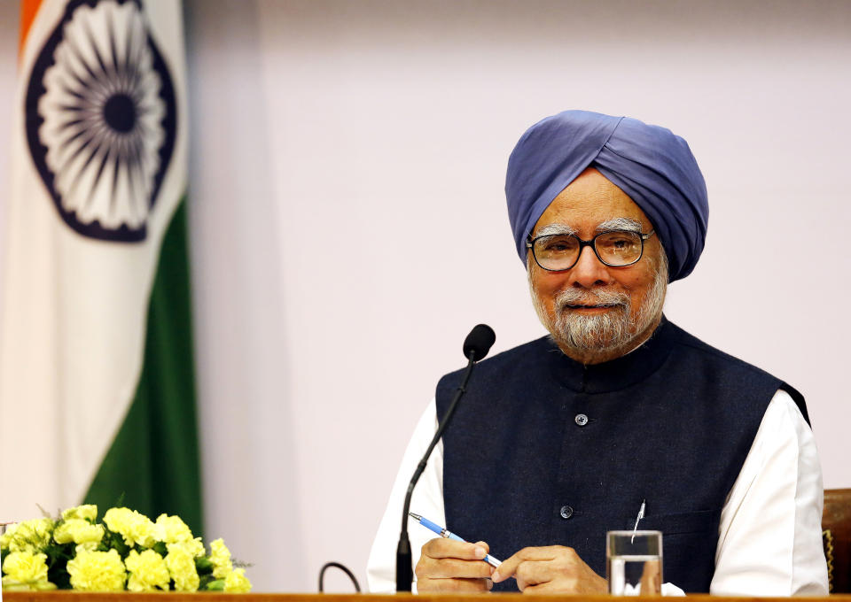 Indian Prime Minster Manmohan Singh addresses a press conference, in New Delhi, India, Friday, Jan. 3, 2014. India's Prime Minister Singh said Friday he would step aside after 10 years in office, paving the way for Rahul Gandhi to take the reins of the world's biggest democracy if his party stays in power in this year's elections. (AP Photo/Harish Tyagi, Pool)