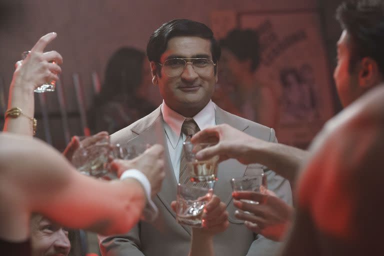 Kumail Nanjiani en la piel de Steve, creador del Chippendale