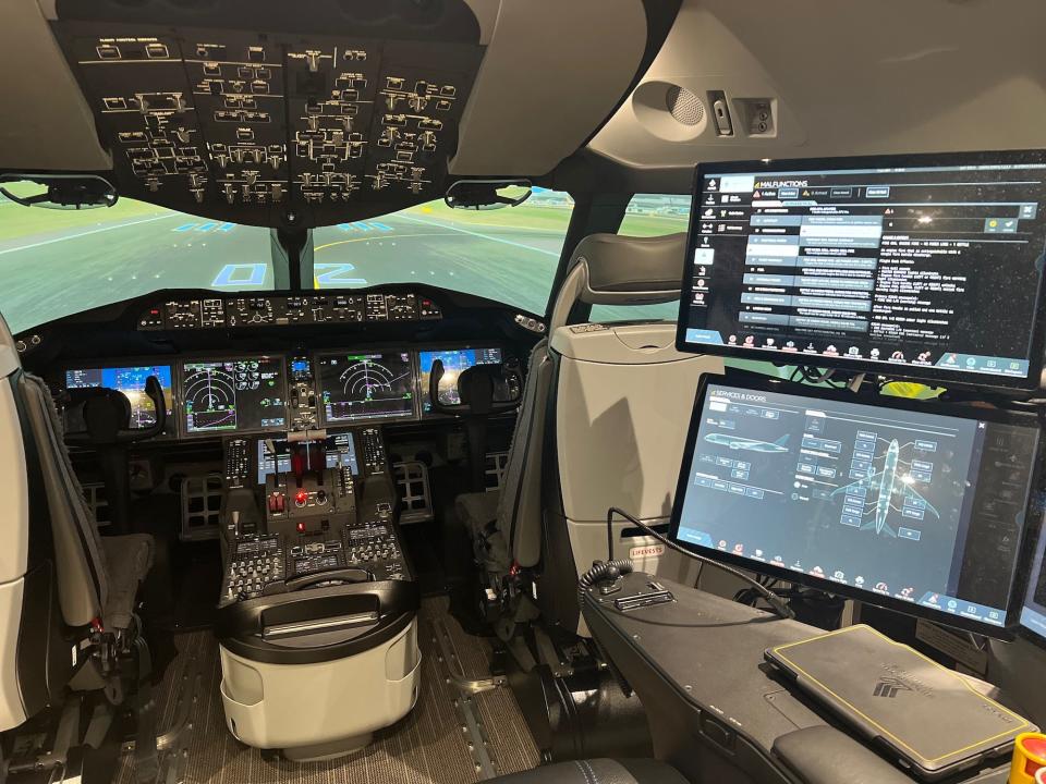 Singapore Airlines Boeing 787 flight simulator.