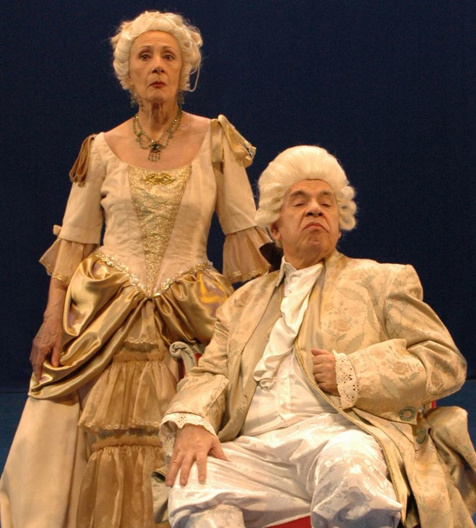 Copello junto a Enrique Pinti, en la puesta El burgués gentilhombre de Molière