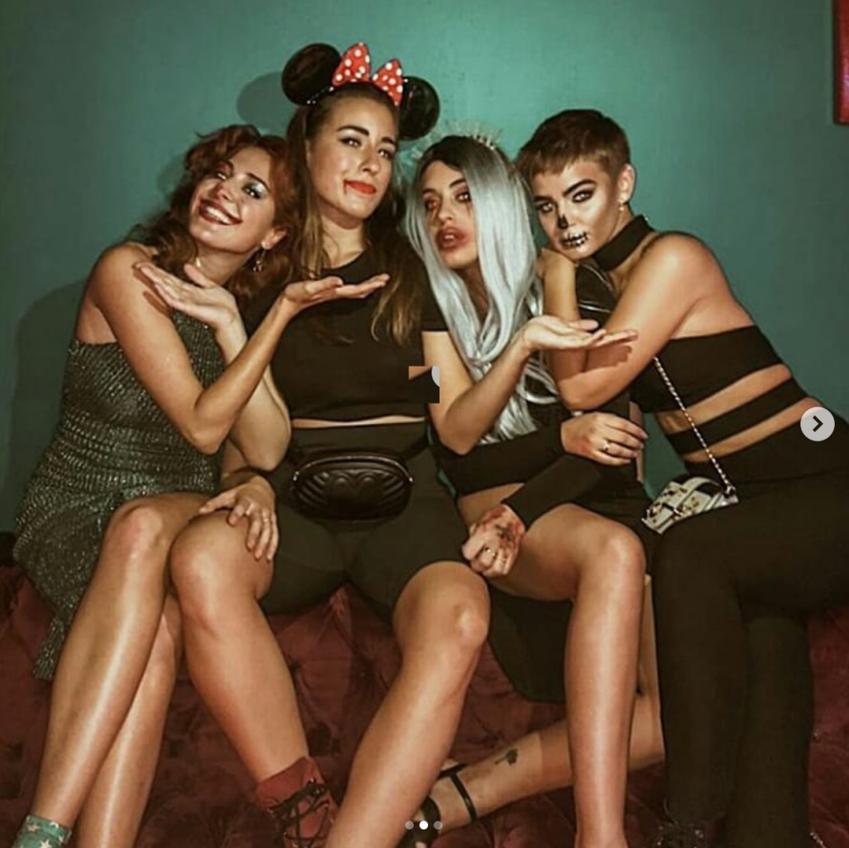 <p>Con una peluca de color verde, Dulceida ha pasado la noche con otras influencers, entre las que se han encontrado Laura Escanes y Paula Gonu (Foto: Instagram). </p>